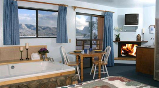 Big Bear Lakefront Lodge Bilik gambar